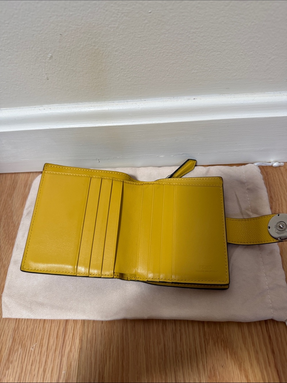 Fendi Zucca bifold FF logo unisex wallet. - Picture 4 of 16